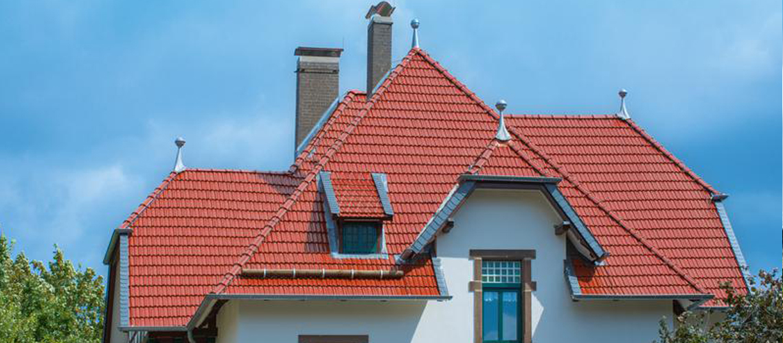 Dachdecker prüft Steildach in Dortmund im Rahmen Wartungsvertrag: Dach in einwandfreiem, sicherem Zustand