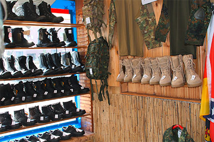 army-shop-in-dortmund-Kundenbild-US-Navy-Shop-Dortmund-Foto-Outdoor-Schuhe