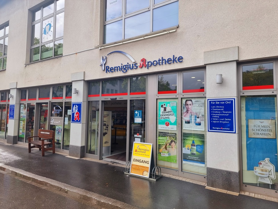 Außenansicht der Remigius Apotheke in Dortmund Mengede am Mengeder Markt für Medikamente online bestellen in Dortmund und persönliche Beratung