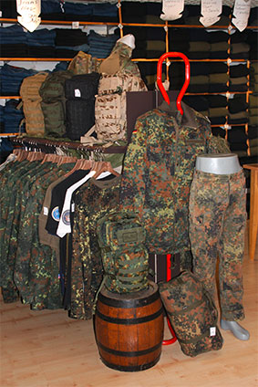 us_navy_shop_im_ruhrgebiet_Kundenbild-US-Navy-Shop-Dortmund-Foto-Army-Bekleidung